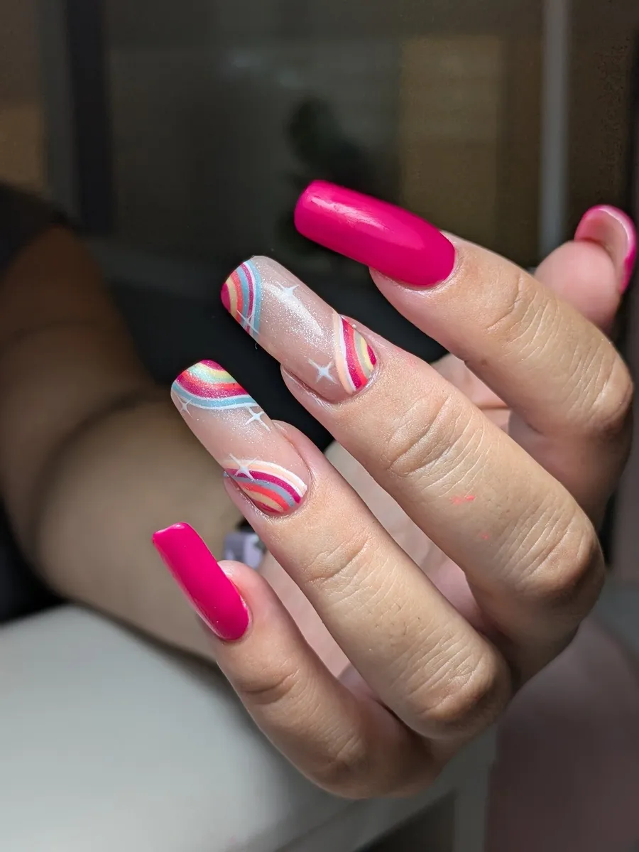 Degradado de fucsia a rosa claro sobre uñas largas