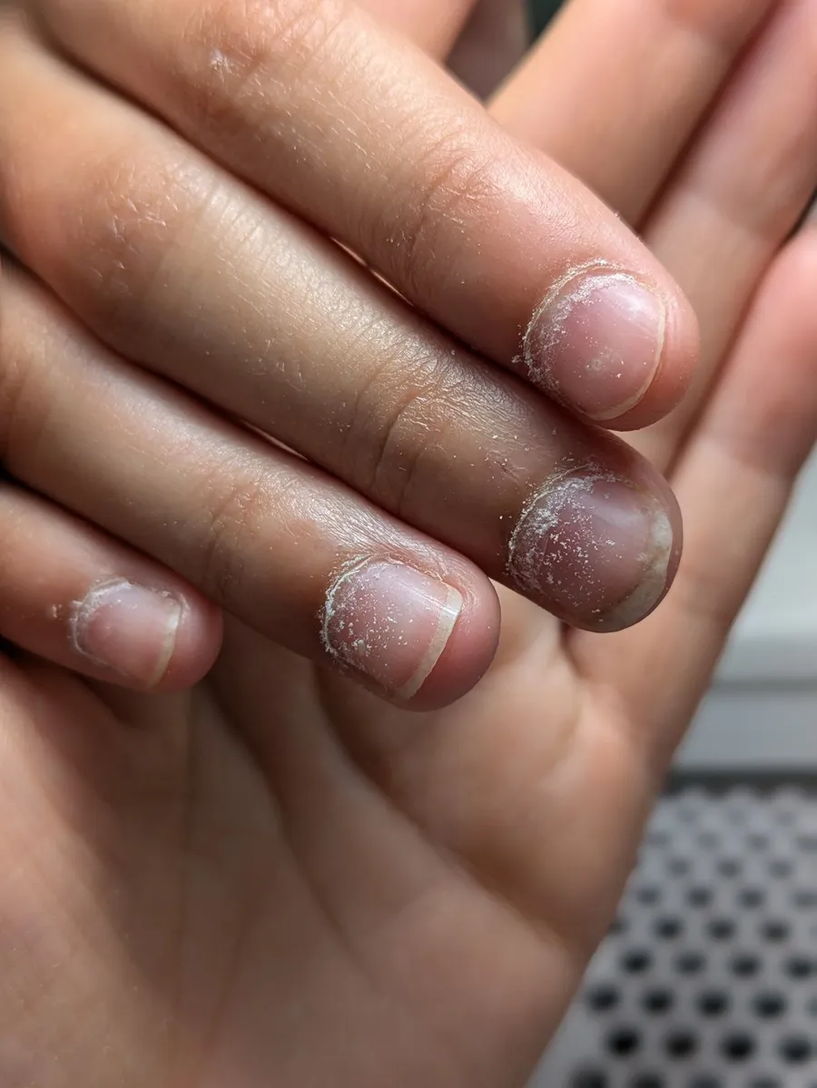 Esmaltado semipermanente en nude con acabado brillante