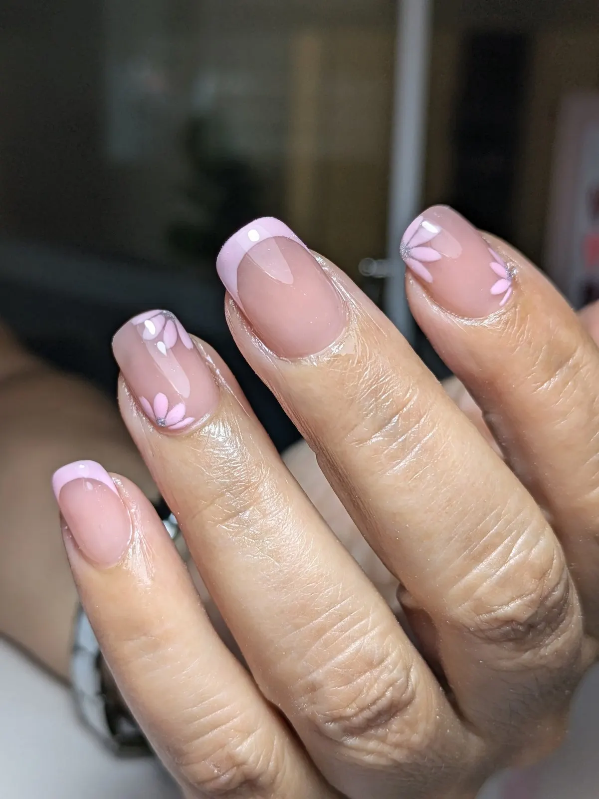 Esmaltado en nude rosado con acabado natural